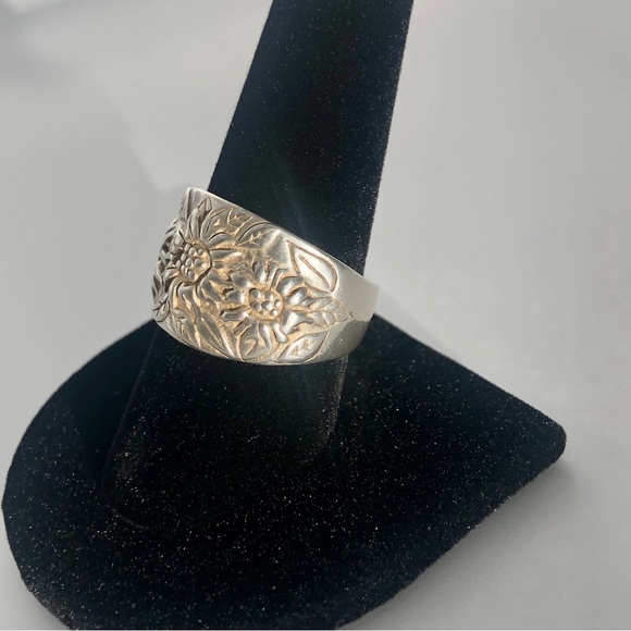 [vintage] Intricate Floral Israeli Sterling Silver Ring - Size 9.5 - Picture 6 of 14